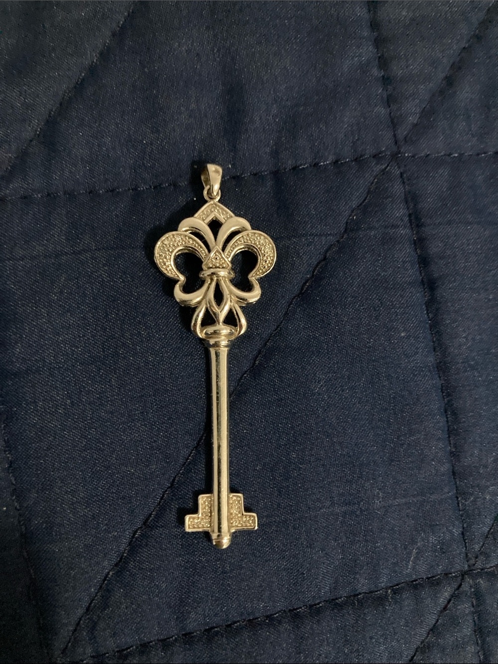 Source Unknown Gold Fleur-de-Lis Key Pendant Necklace